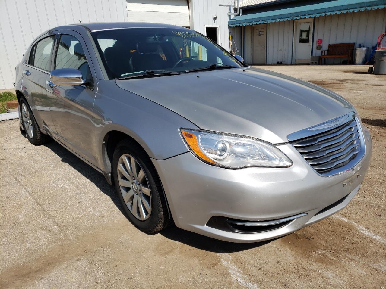 CHRYSLER 200 LIMITE 2013 with VIN 1C3CCBCG8DN583228 - Photo from auction