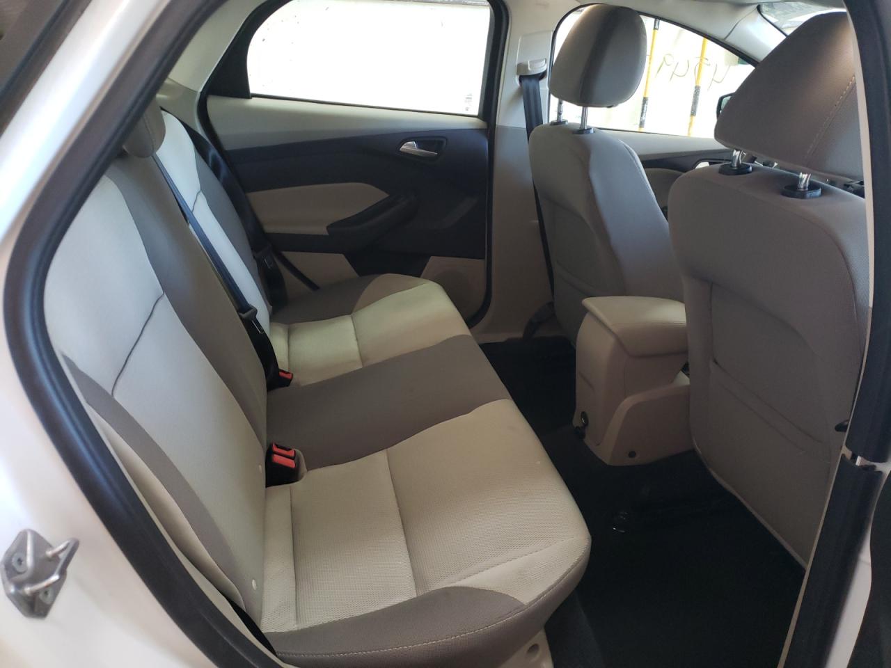Photo 6 from auction – 2014 FORD FOCUS SE with VIN 1FADP3F28EL403503