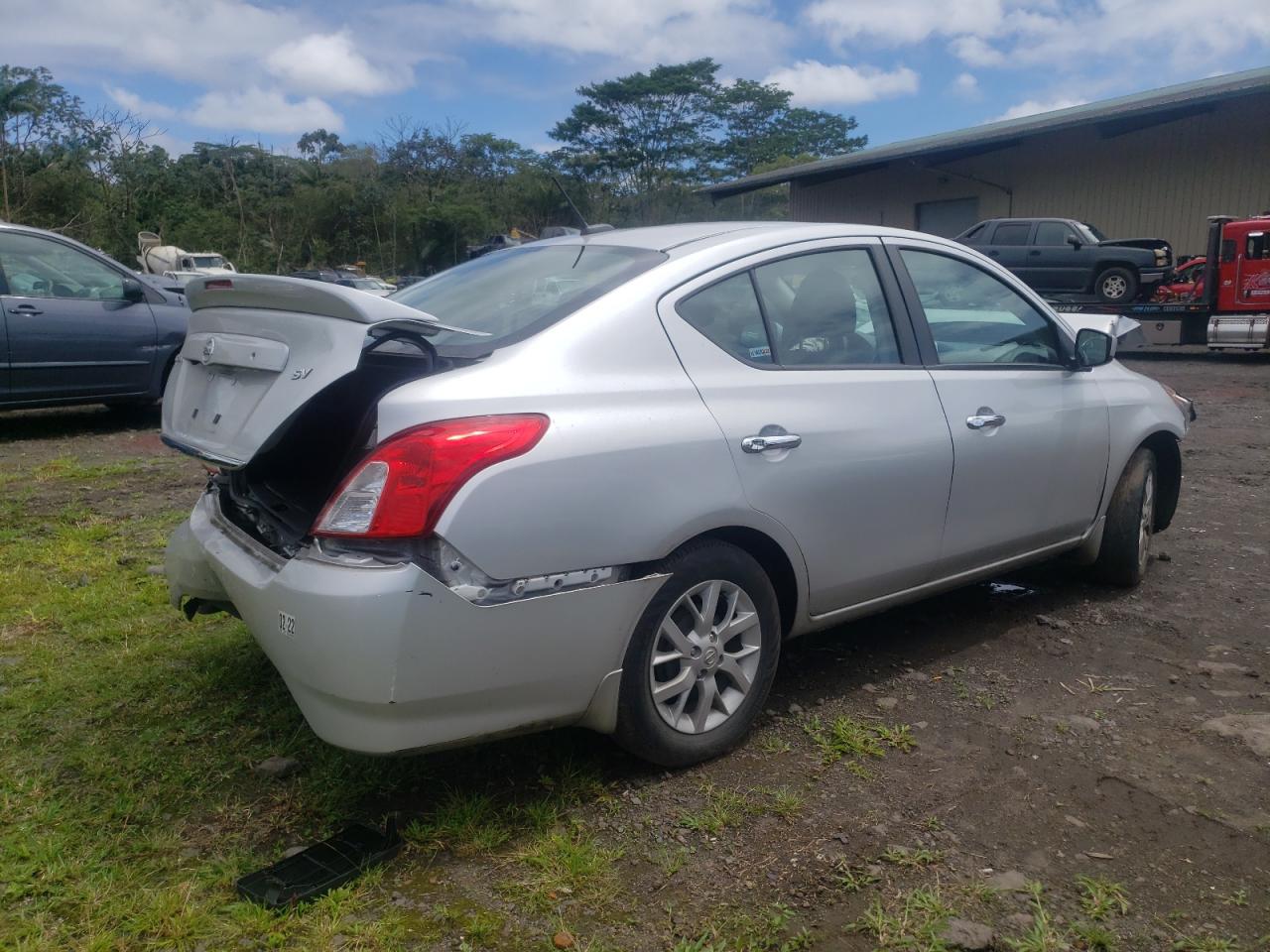 Photo 4 from auction – 2017 NISSAN VERSA S with VIN 3N1CN7AP3HL834705