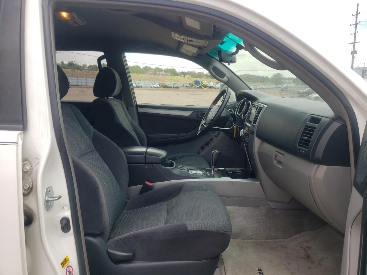 صورة رقم 5 من المزاد - 2004 TOYOTA 4RUNNER SR مع VIN JTEBT14R848017372