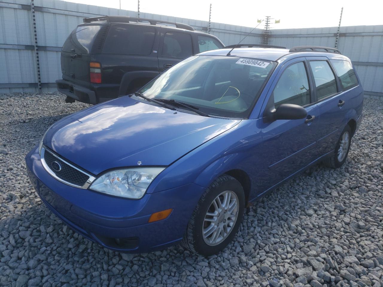 Photo 2 from auction – 2005 FORD FOCUS ZXW with VIN 1FAFP36N35W221287