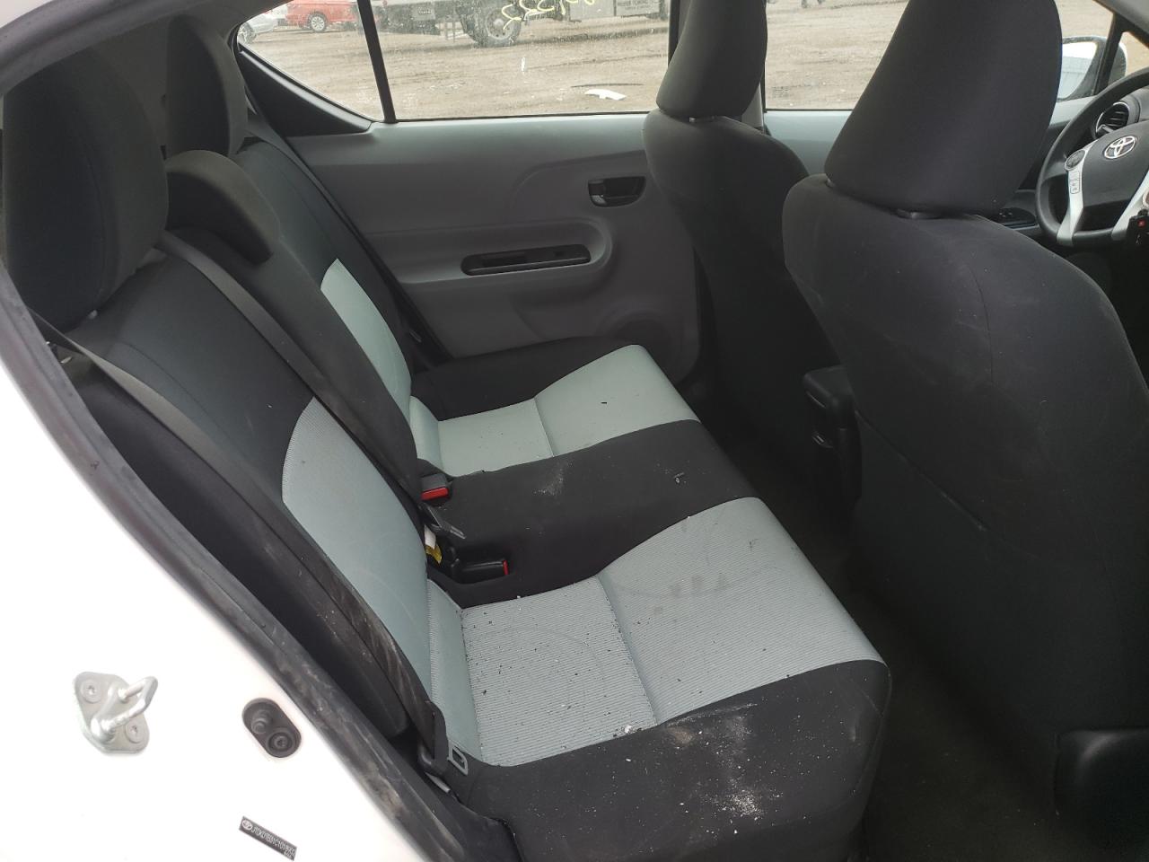 Photo 6 from auction – 2012 TOYOTA PRIUS C with VIN JTDKDTB31C1018902