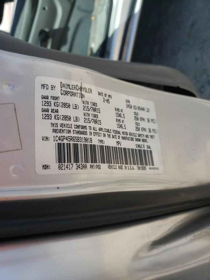 Photo 10 from auction – 2005 CHRYSLER TOWN & COU with VIN 1C4GP45R65B319018