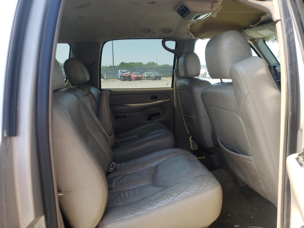 Photo 6 from auction – 2004 CHEVROLET SUBURBAN K with VIN 3GNFK16Z74G149286