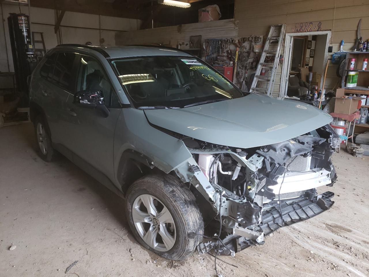 TOYOTA RAV4 XLE 2021 with VIN 2T3P1RFVXMW218385 - Photo from auction