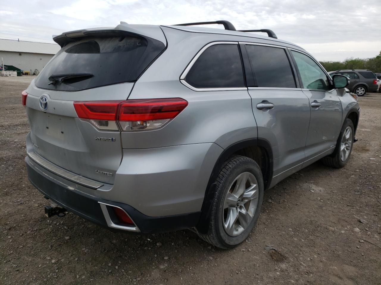 Photo 4 from auction – 2017 TOYOTA HIGHLANDER with VIN 5TDDGRFH0HS031367