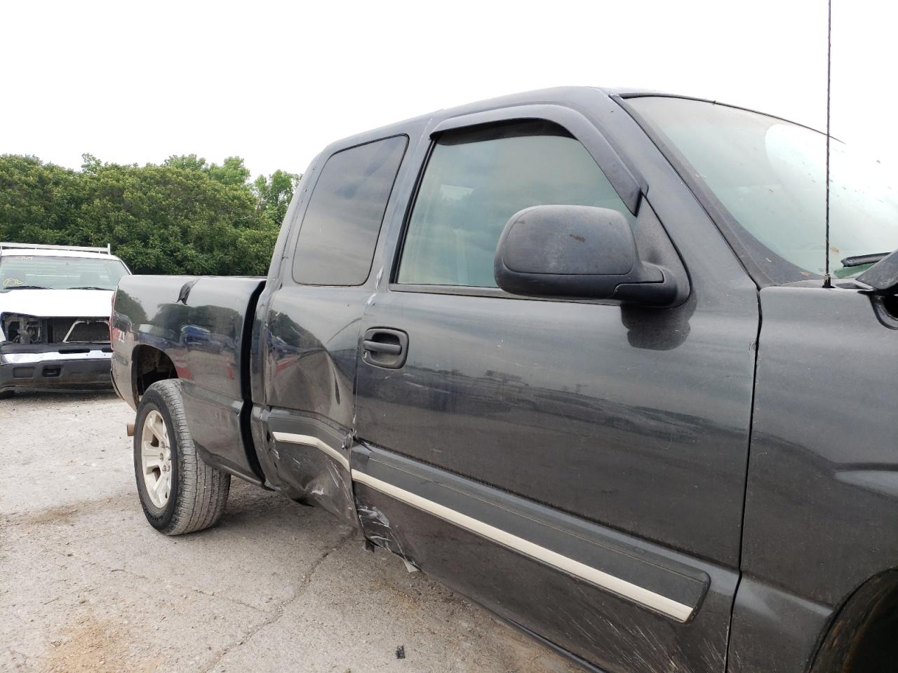 Photo 9 from auction – 2003 CHEVROLET SILVERADO with VIN 2GCEK19T931188061