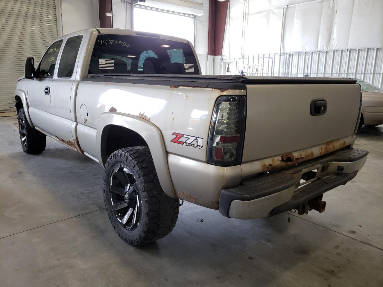 Photo 3 from auction – 2003 CHEVROLET SILVERADO with VIN 1GCEK19T33E163817