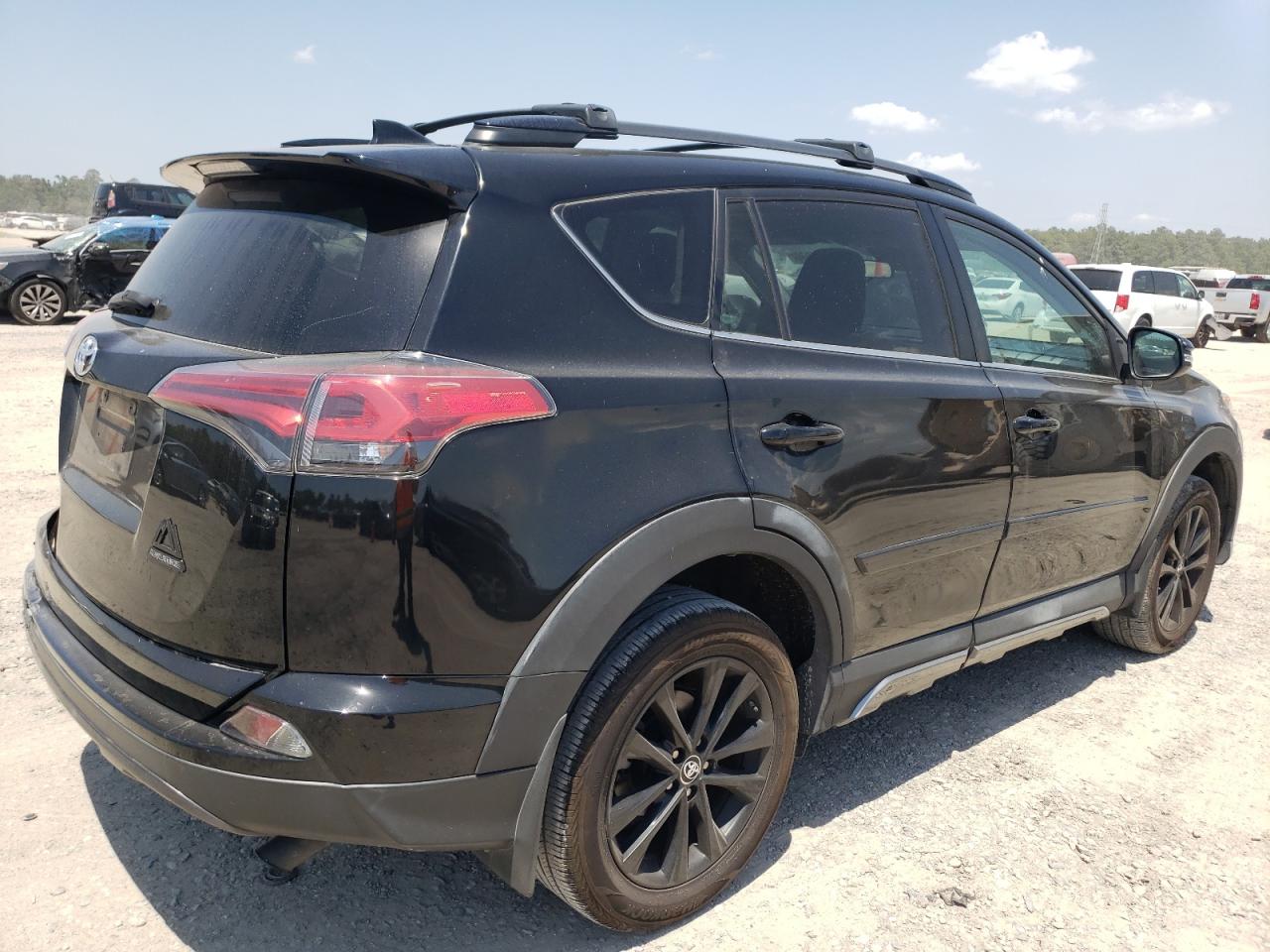 Photo 4 from auction – 2018 TOYOTA RAV4 ADVEN with VIN 2T3RFREV8JW760978