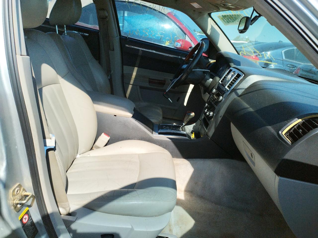 Photo 5 from auction – 2005 CHRYSLER 300C with VIN 2C3AA63H35H160175