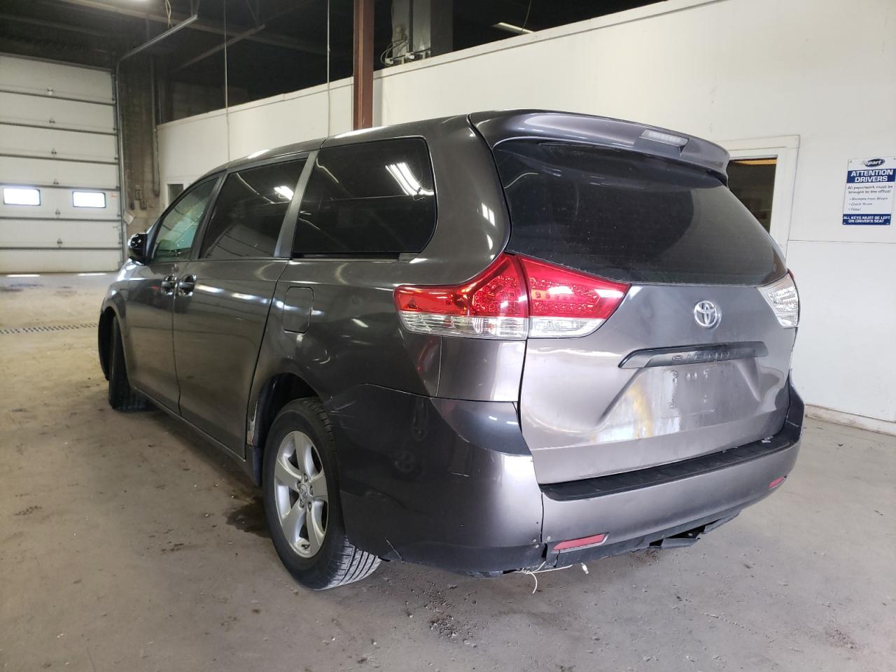 Photo 3 from auction – 2011 TOYOTA SIENNA with VIN 5TDZK3DC6BS093100