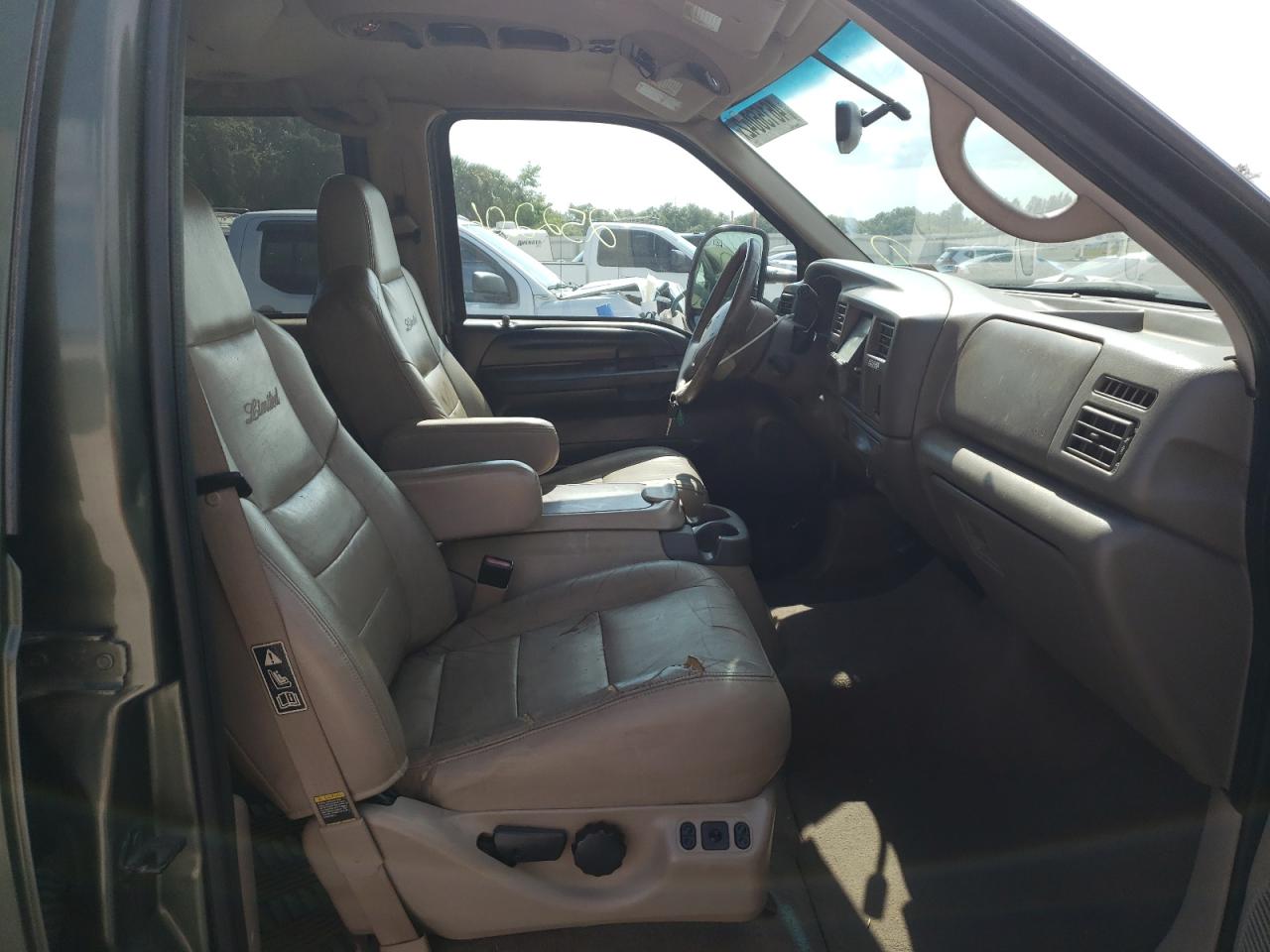 Photo 5 from auction – 2002 FORD EXCURSION with VIN 1FMNU43S72EA42004