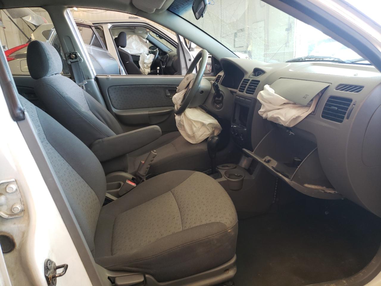 Photo 5 from auction – 2005 KIA RIO with VIN KNADC125956361686