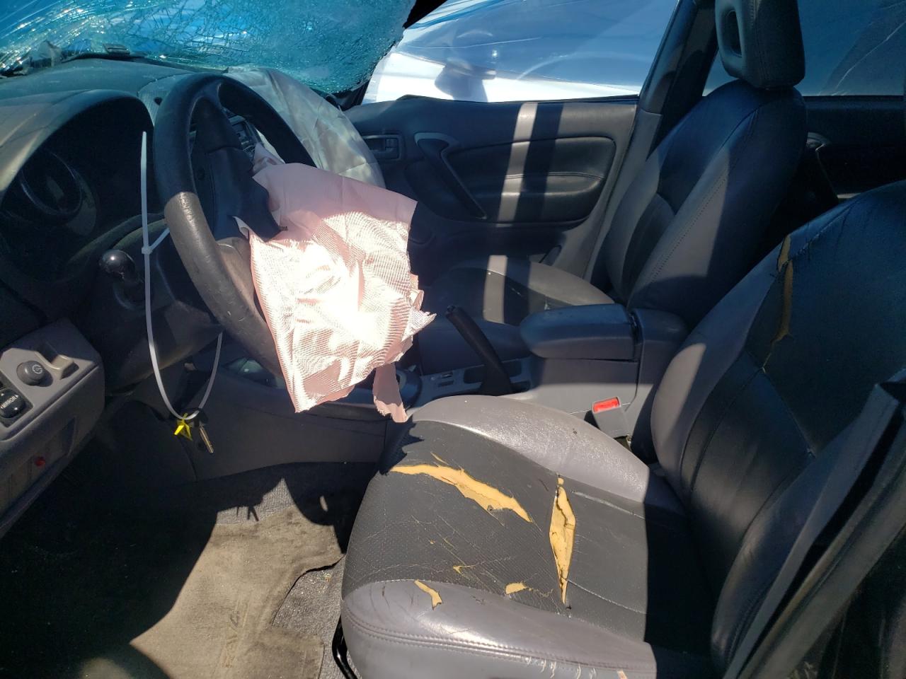 Photo 5 from auction – 2003 TOYOTA RAV4 with VIN JTEGH20V230110188