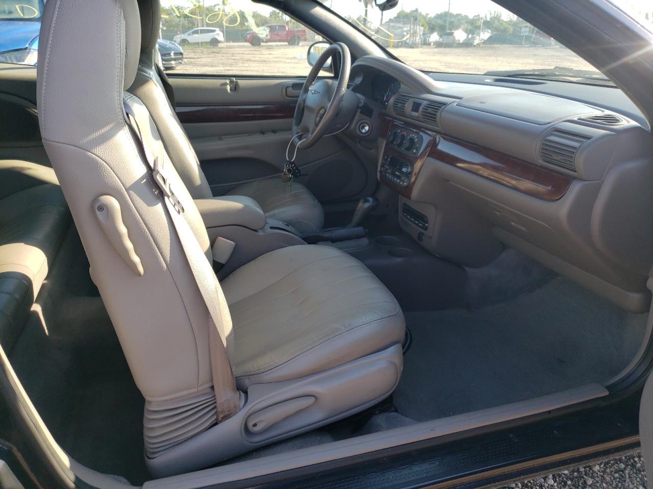 Photo 5 from auction – 2001 CHRYSLER SEBRING LX with VIN 1C3EL55U91N559352