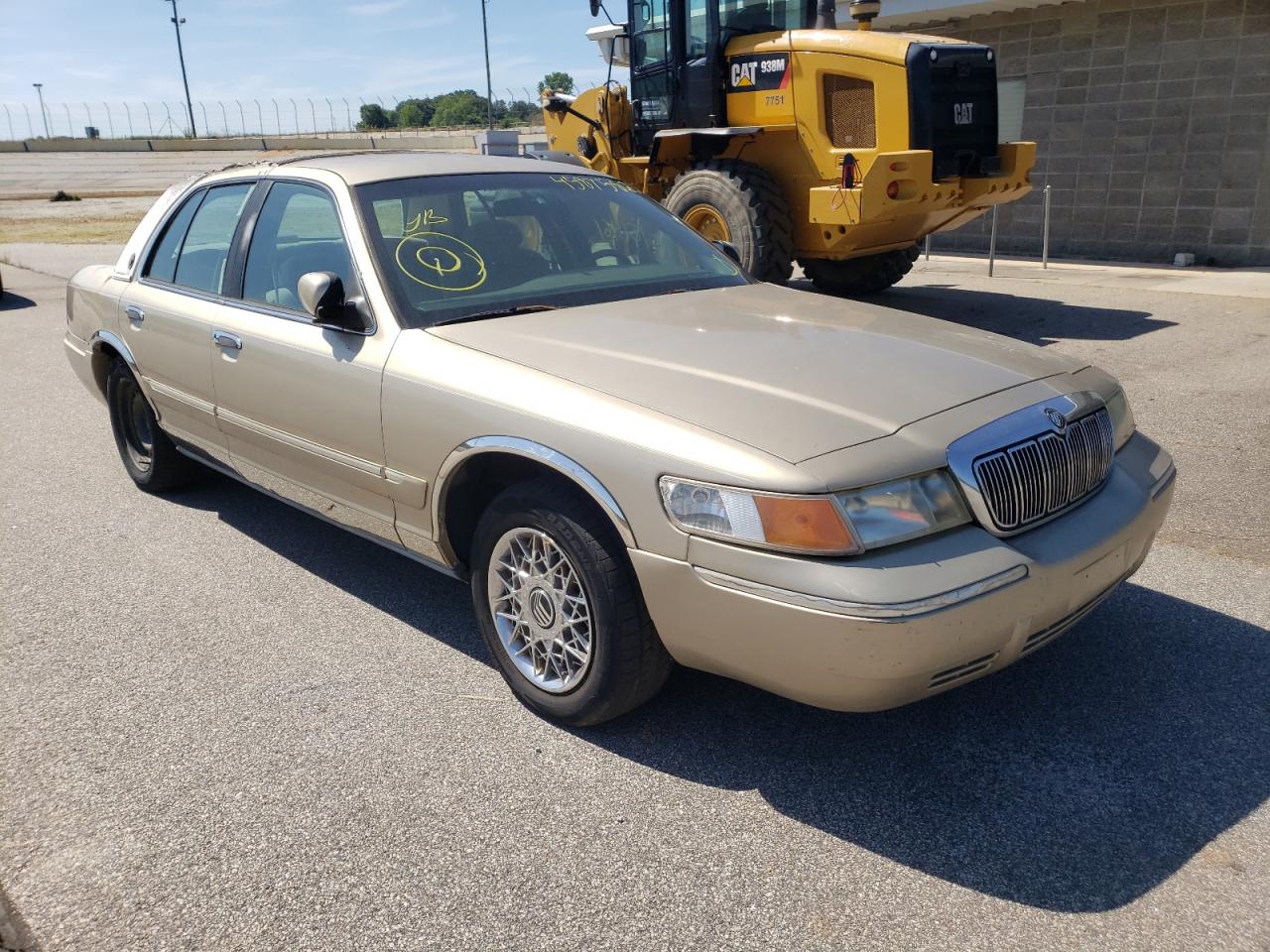 MERCURY GRAND MARQ 2000 with VIN 2MEFM74W9YX715523 - Photo from auction