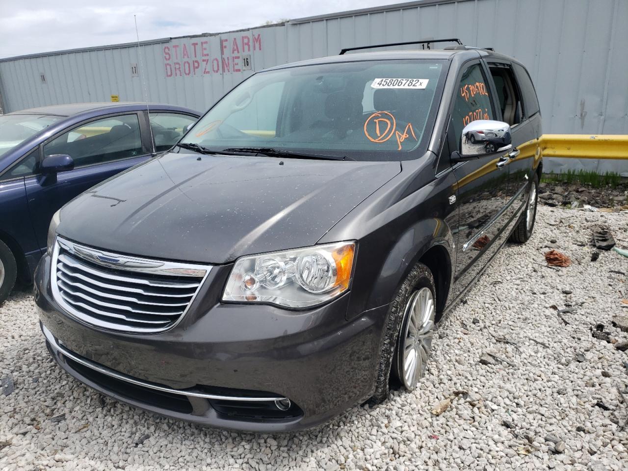 Photo 2 from auction – 2014 CHRYSLER TOWN & COU with VIN 2C4RC1CGXER328813