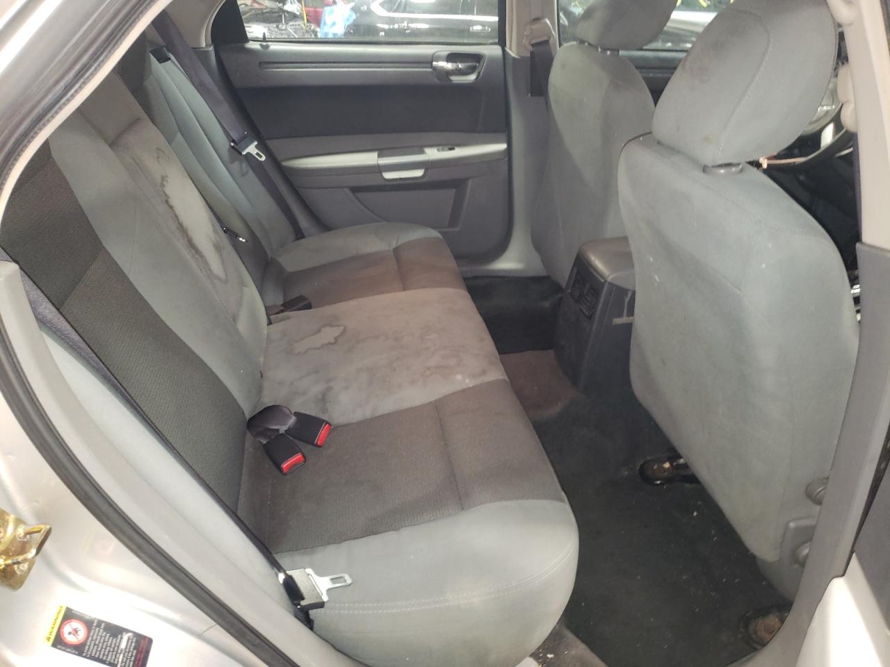 Photo 6 from auction – 2005 CHRYSLER 300 with VIN 2C3AA43R85H641553