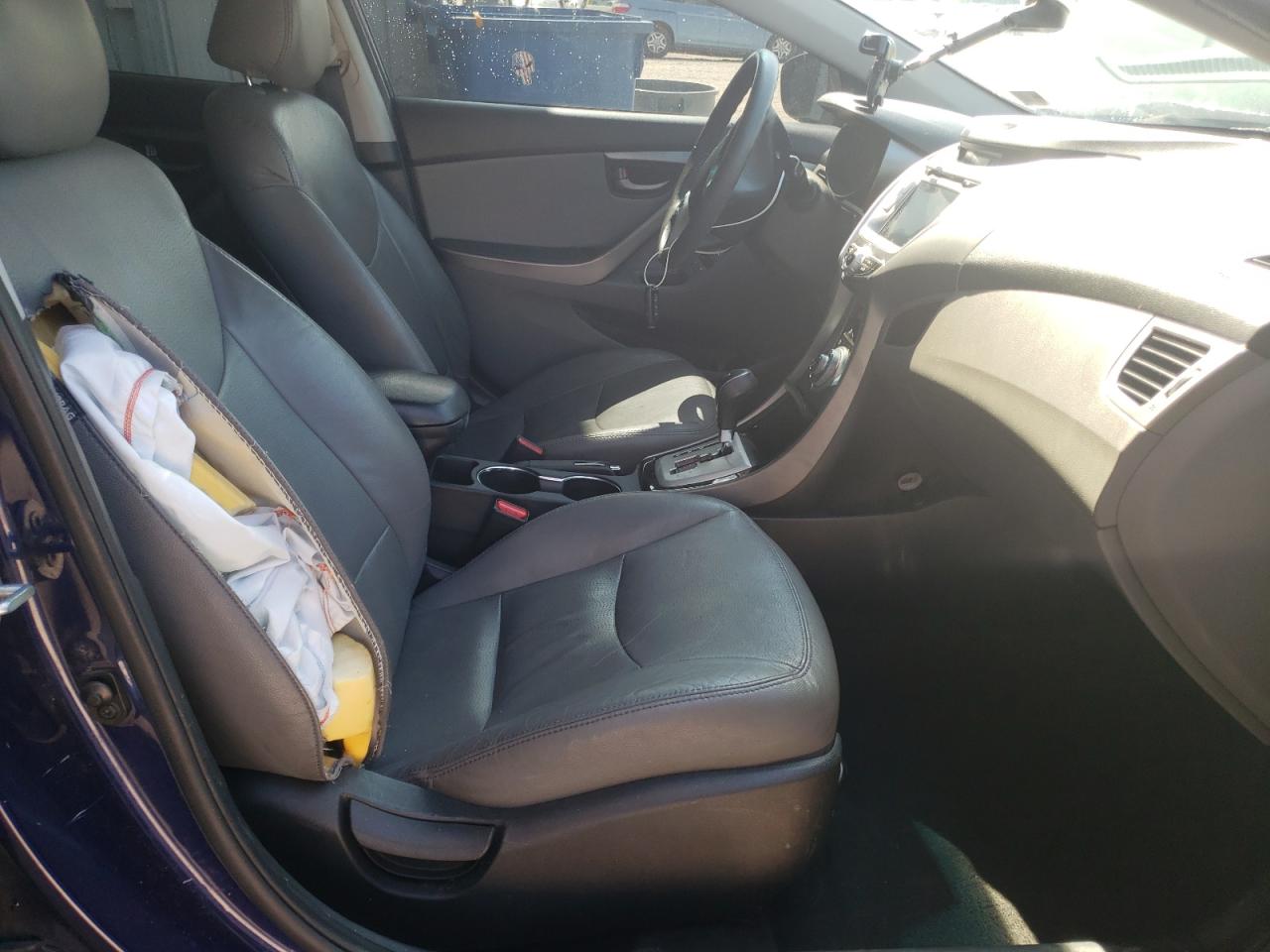 Photo 5 from auction – 2012 HYUNDAI ELANTRA GL with VIN 5NPDH4AE1CH143753