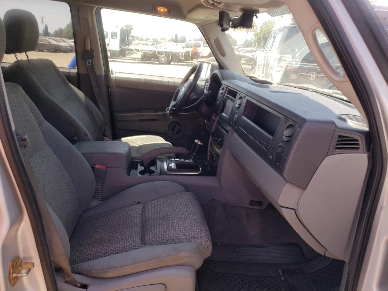 Photo 19 from auction – 2006 JEEP COMMANDER with VIN 1J8HG48N76C219351
