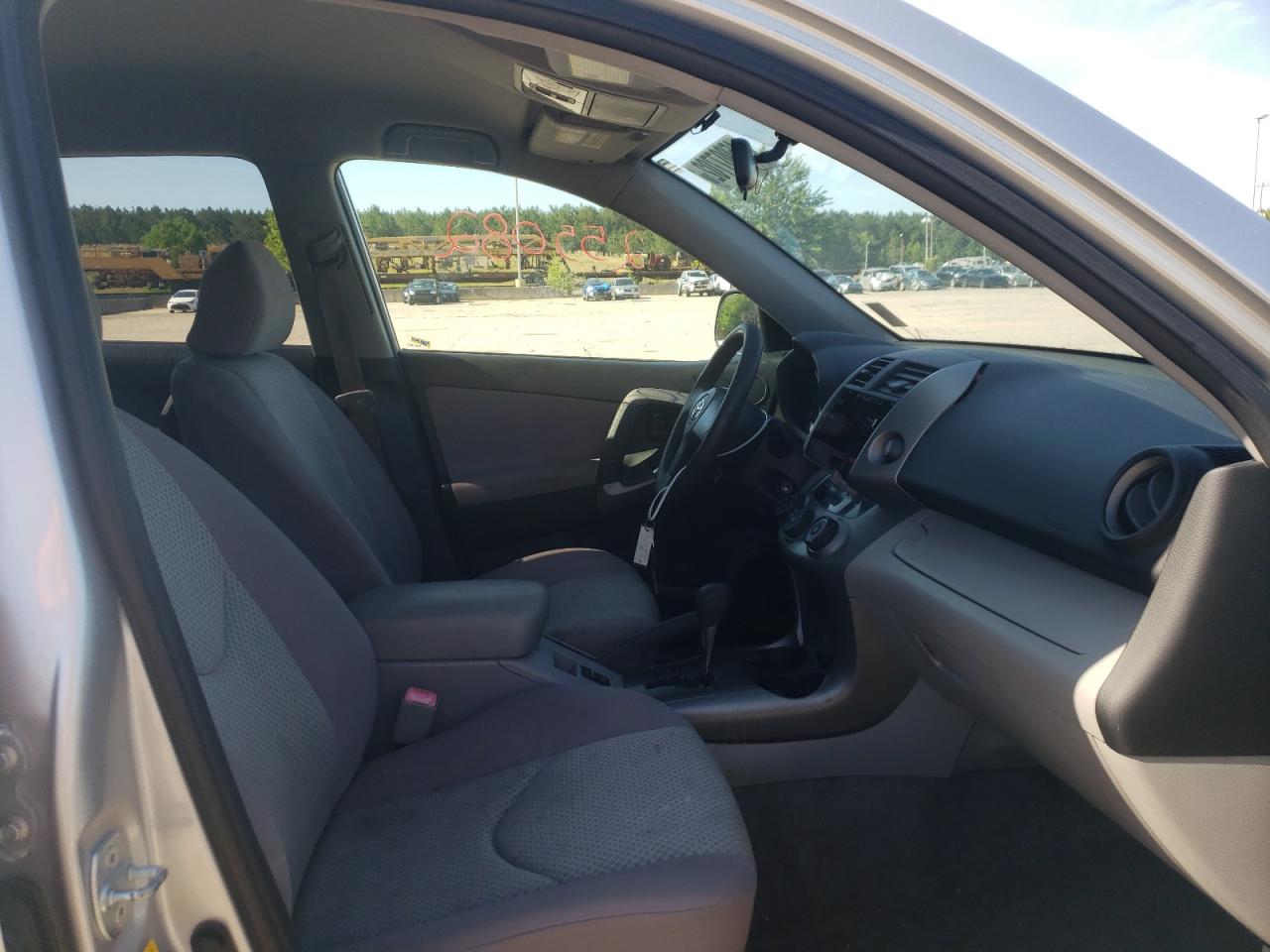 Photo 5 from auction – 2006 TOYOTA RAV4 with VIN JTMBD33V066016579