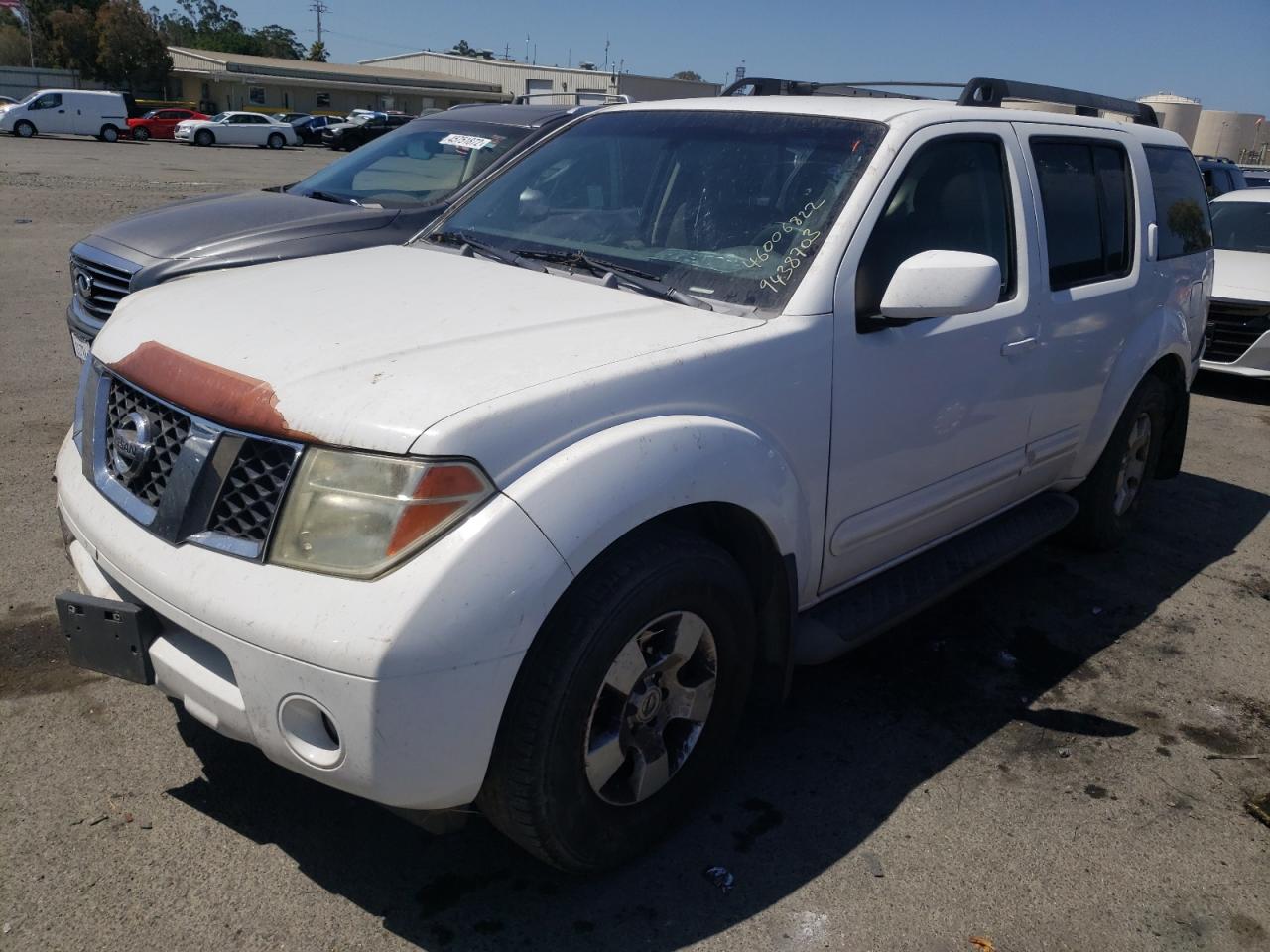 Photo 2 from auction – 2005 NISSAN PATHFINDER with VIN 5N1AR18U45C770906