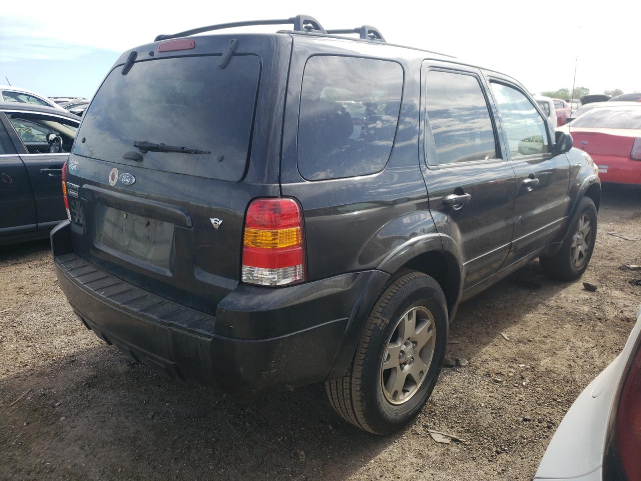 Photo 4 from auction – 2005 FORD ESCAPE LIM with VIN 1FMCU04125KE33007