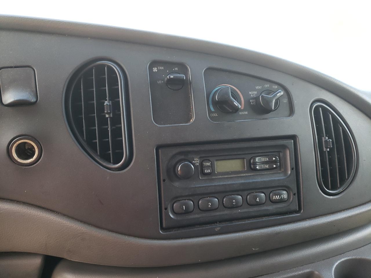 Photo 9 from auction – 2004 FORD ECONOLINE with VIN 1FTNE24W94HB14409