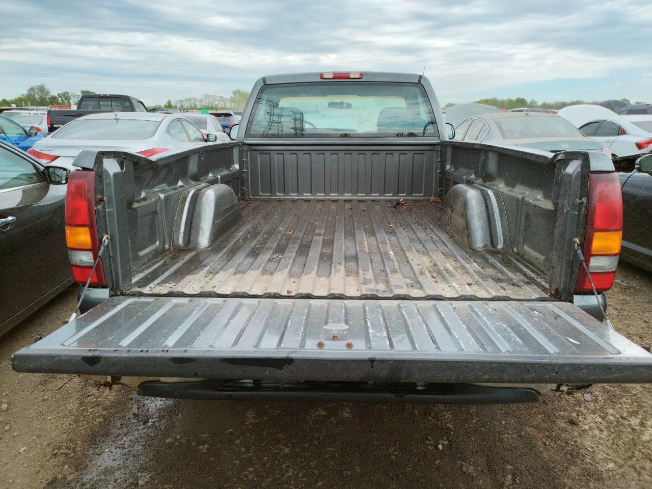 Photo 6 from auction – 2002 CHEVROLET SILVERADO with VIN 1GCEC14W72Z142751
