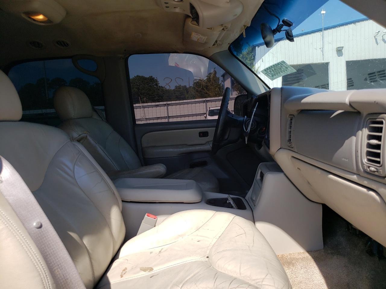 Photo 5 from auction – 2002 GMC YUKON with VIN 1GKEC13Z52R200078