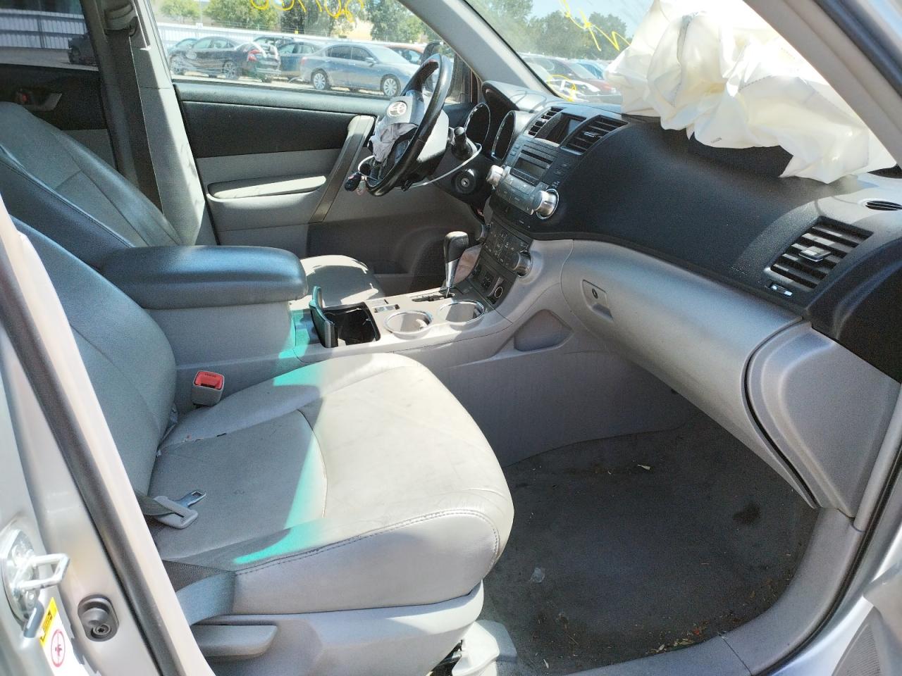 Photo 5 from auction – 2010 TOYOTA HIGHLANDER with VIN 5TDKK3EHXAS018846
