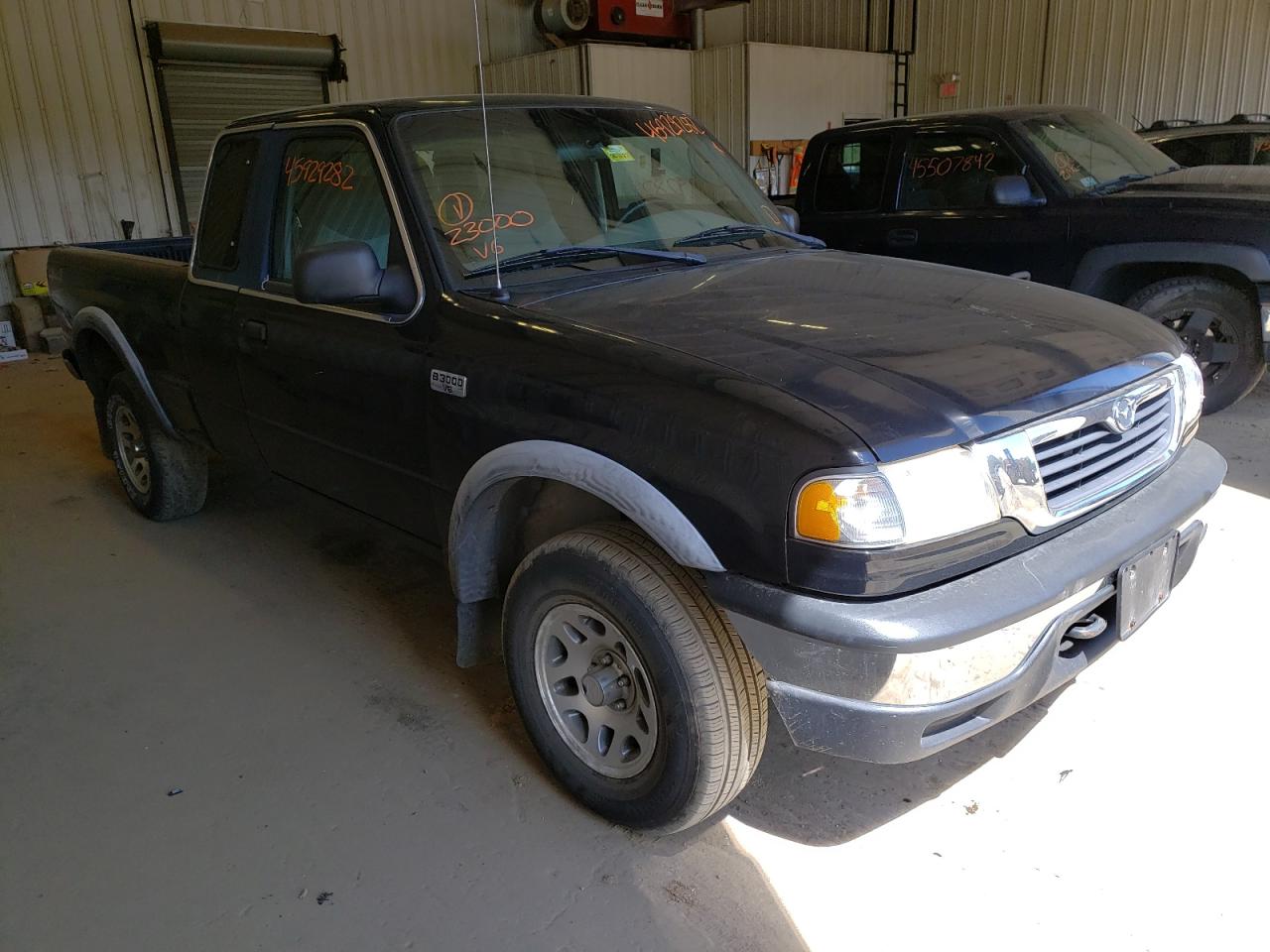 MAZDA B3000 CAB 1998 with VIN 4F4ZR17U0WTM46384 - Photo from auction