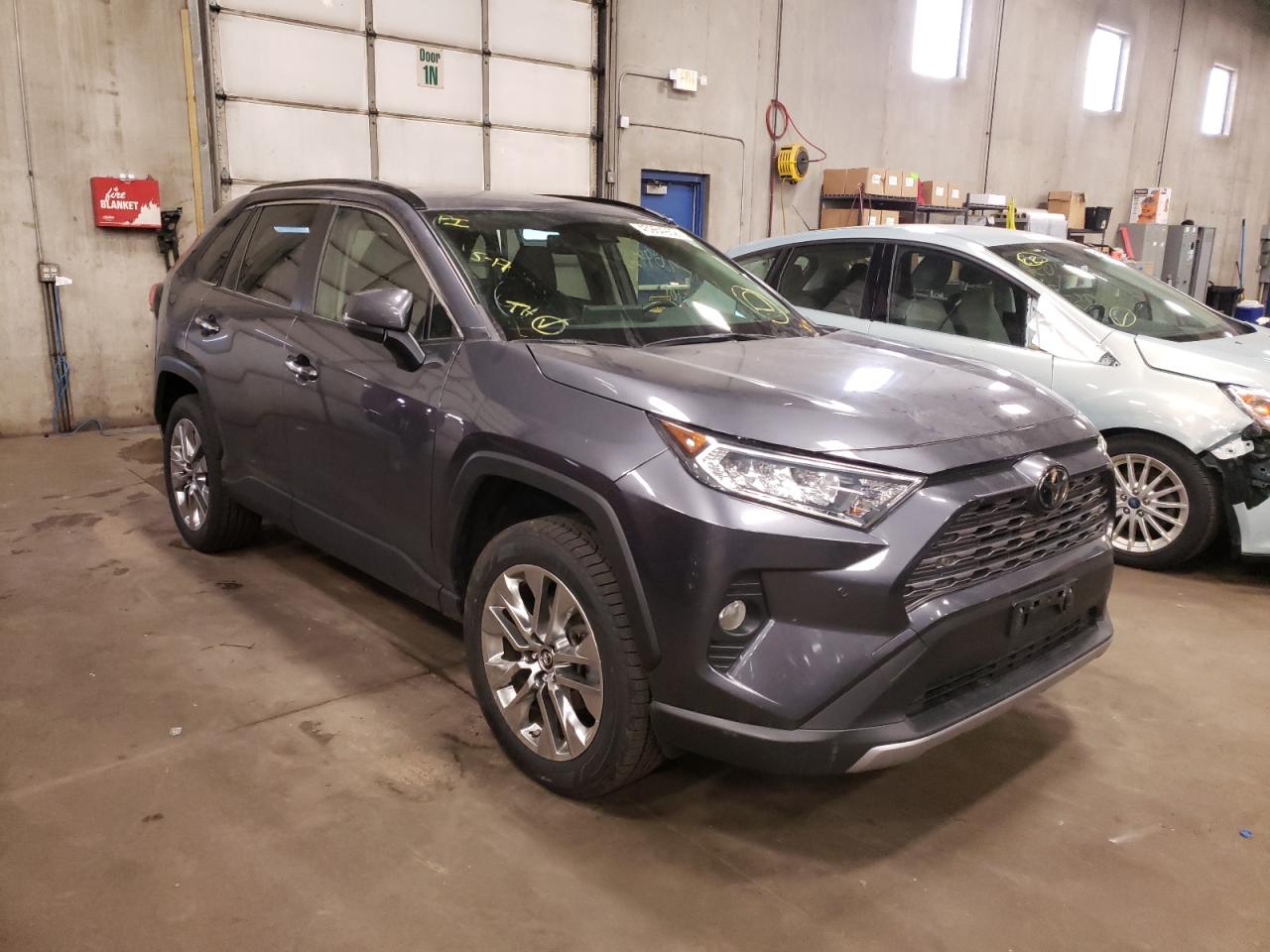 Photo 1 from auction – 2019 TOYOTA RAV4 LIMIT with VIN JTMN1RFV6KD514425