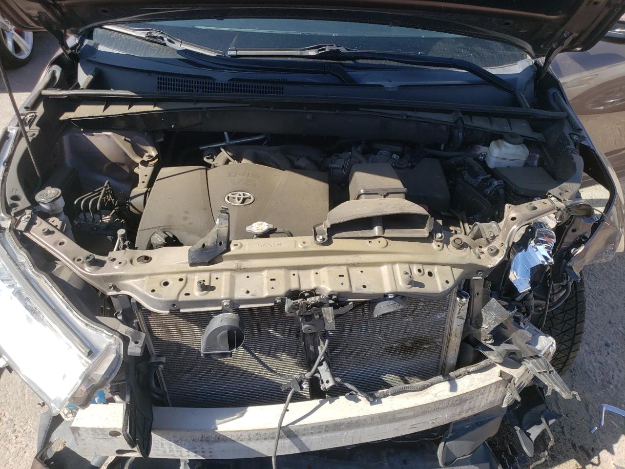 Photo 7 from auction – 2018 TOYOTA HIGHLANDER with VIN 5TDBZRFH9JS810659