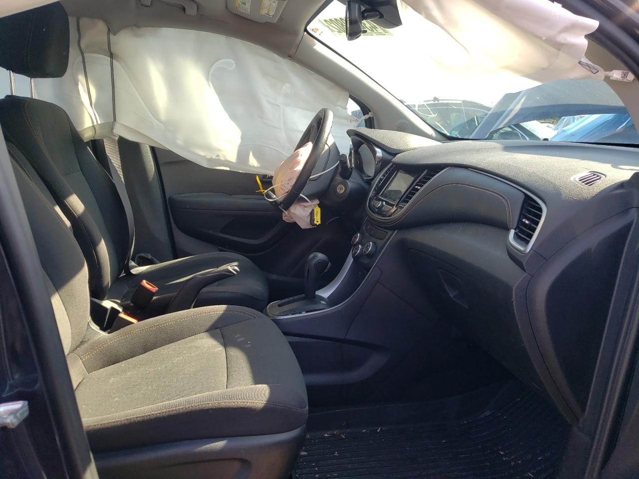 Photo 5 from auction – 2018 CHEVROLET TRAX LS with VIN 3GNCJKSB5JL152792
