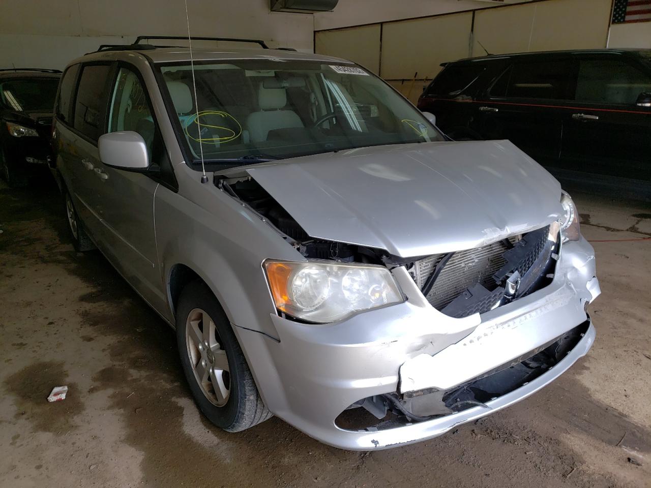DODGE GRAND CARA 2012 مع رقم تعريف المركبة 2C4RDGCG9CR380107 - صورة من المزاد