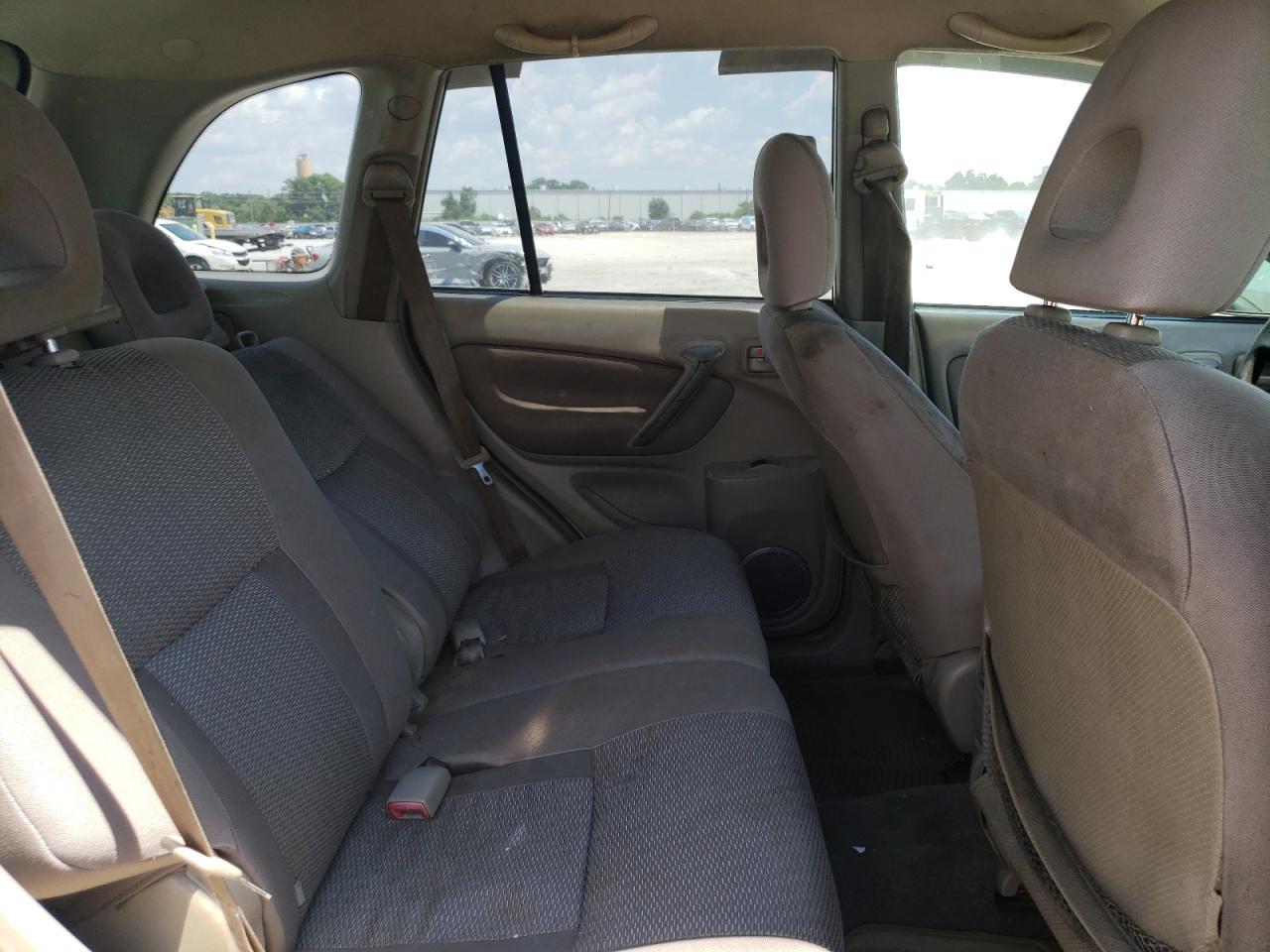 Photo 6 from auction – 2004 TOYOTA RAV4 with VIN JTEGD20V340013868