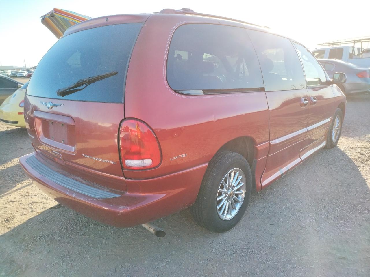 Photo 4 from auction – 2000 CHRYSLER TOWN & COU with VIN 1C4GP64L9YB684130