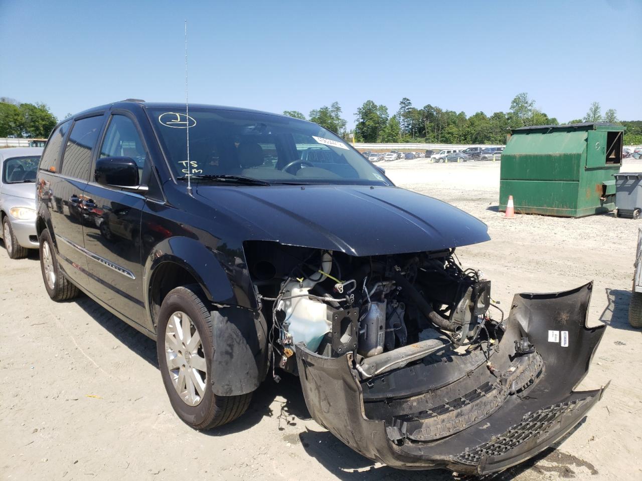 CHRYSLER TOWN & COU 2015 with VIN 2C4RC1BG4FR588983 - Photo from auction
