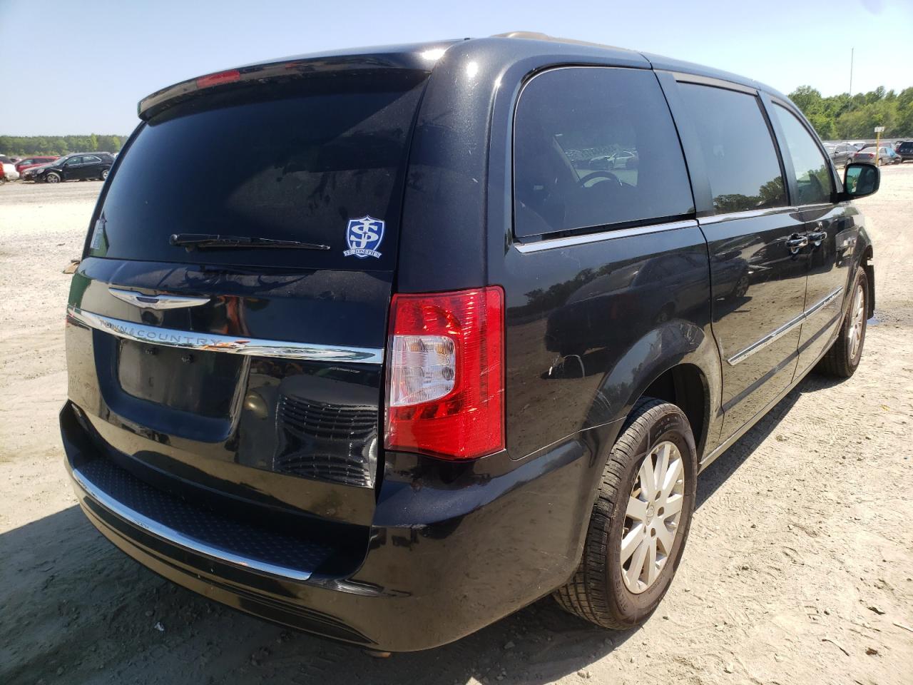 Photo 4 from auction – 2015 CHRYSLER TOWN & COU with VIN 2C4RC1BG4FR588983