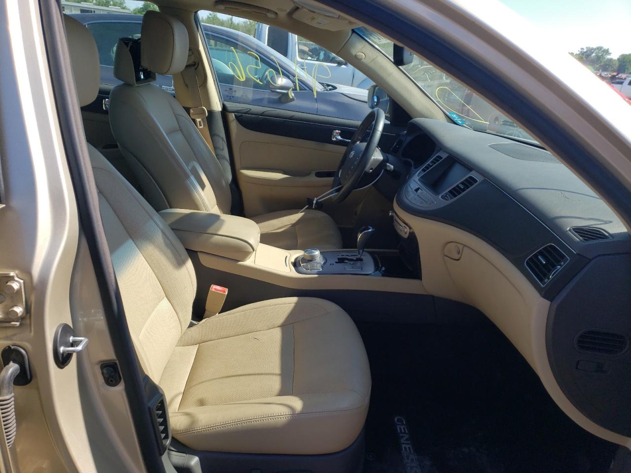 Photo 5 from auction – 2011 HYUNDAI GENESIS 3. with VIN KMHGC4DE5BU124050