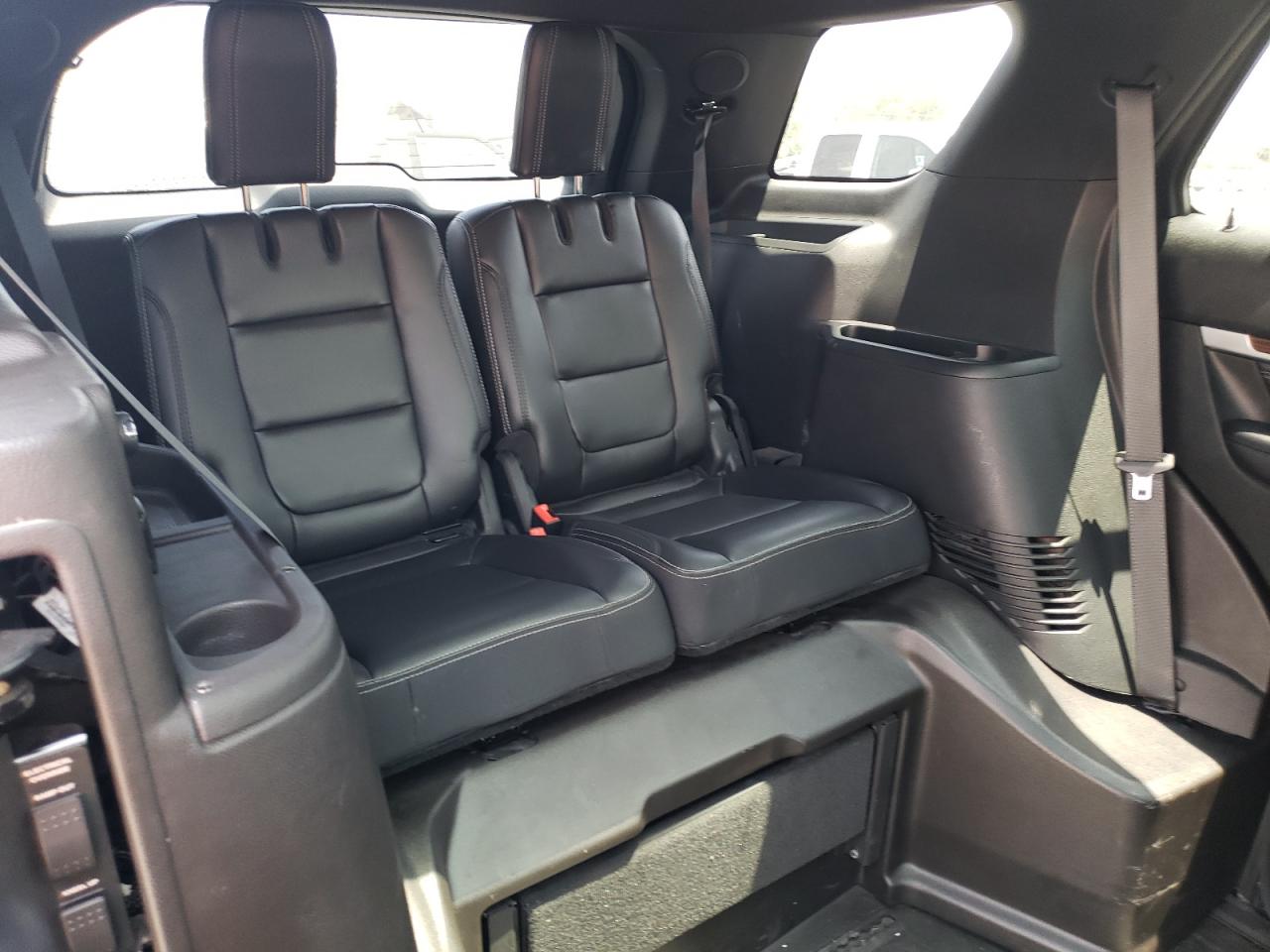 Photo 6 from auction – 2017 FORD EXPLORER L with VIN 1FM5K7F81HGE13873