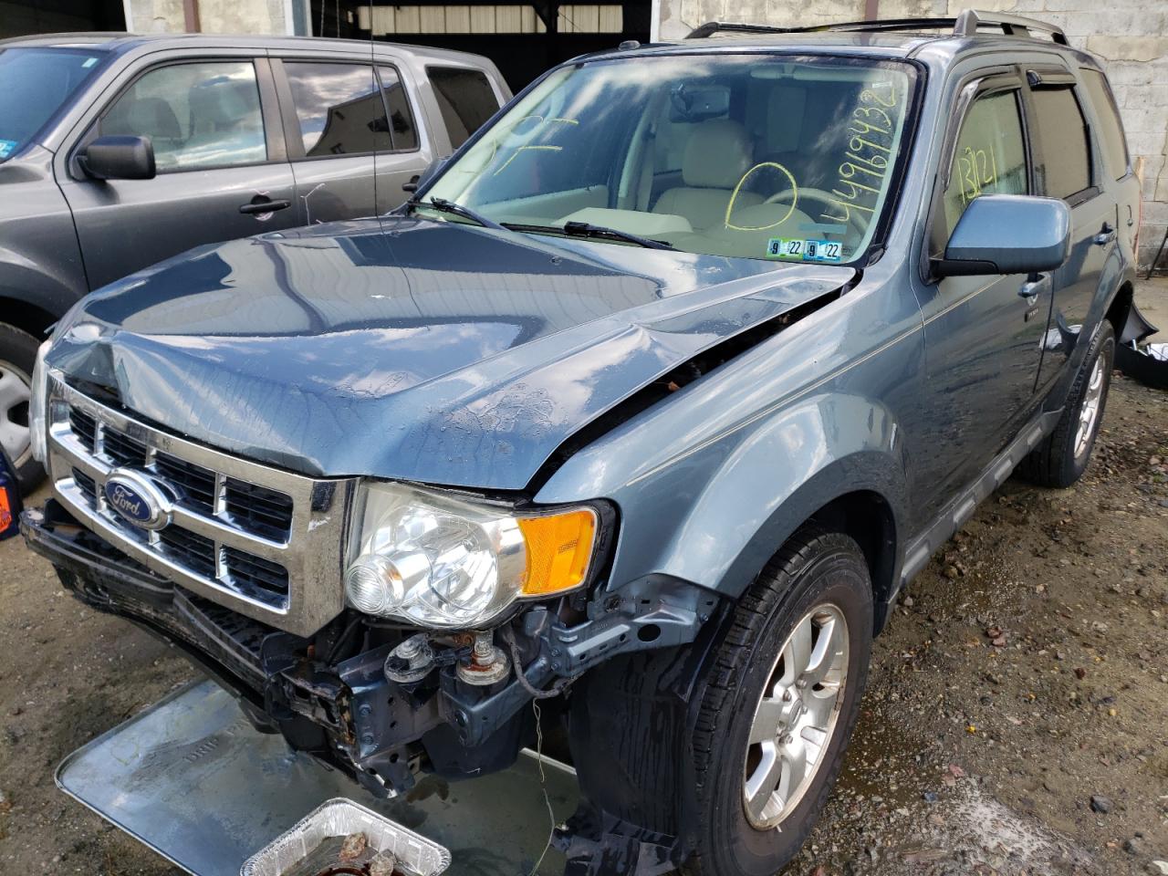 Photo 2 from auction – 2011 FORD ESCAPE LIM with VIN 1FMCU9EG0BKB35770