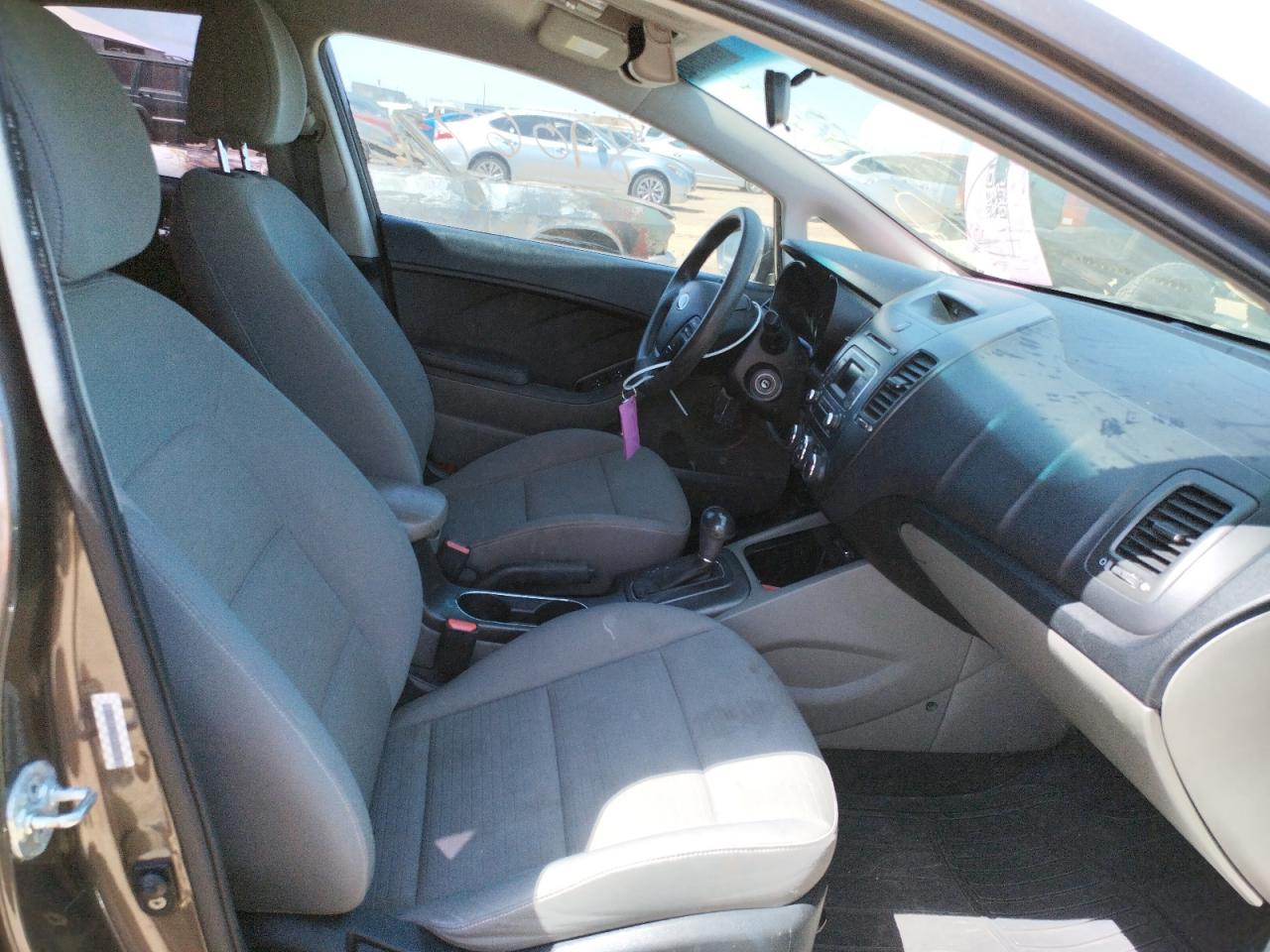 Photo 5 from auction – 2014 KIA FORTE LX with VIN KNAFX4A62E5205276
