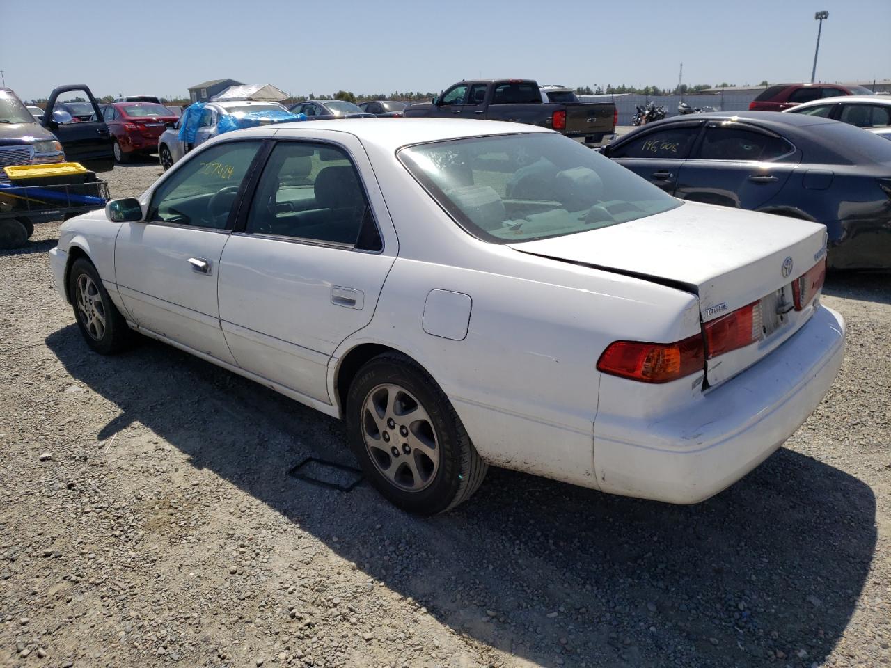 Photo 3 from auction – 2000 TOYOTA CAMRY LE with VIN 4T1BF22K6YU943592