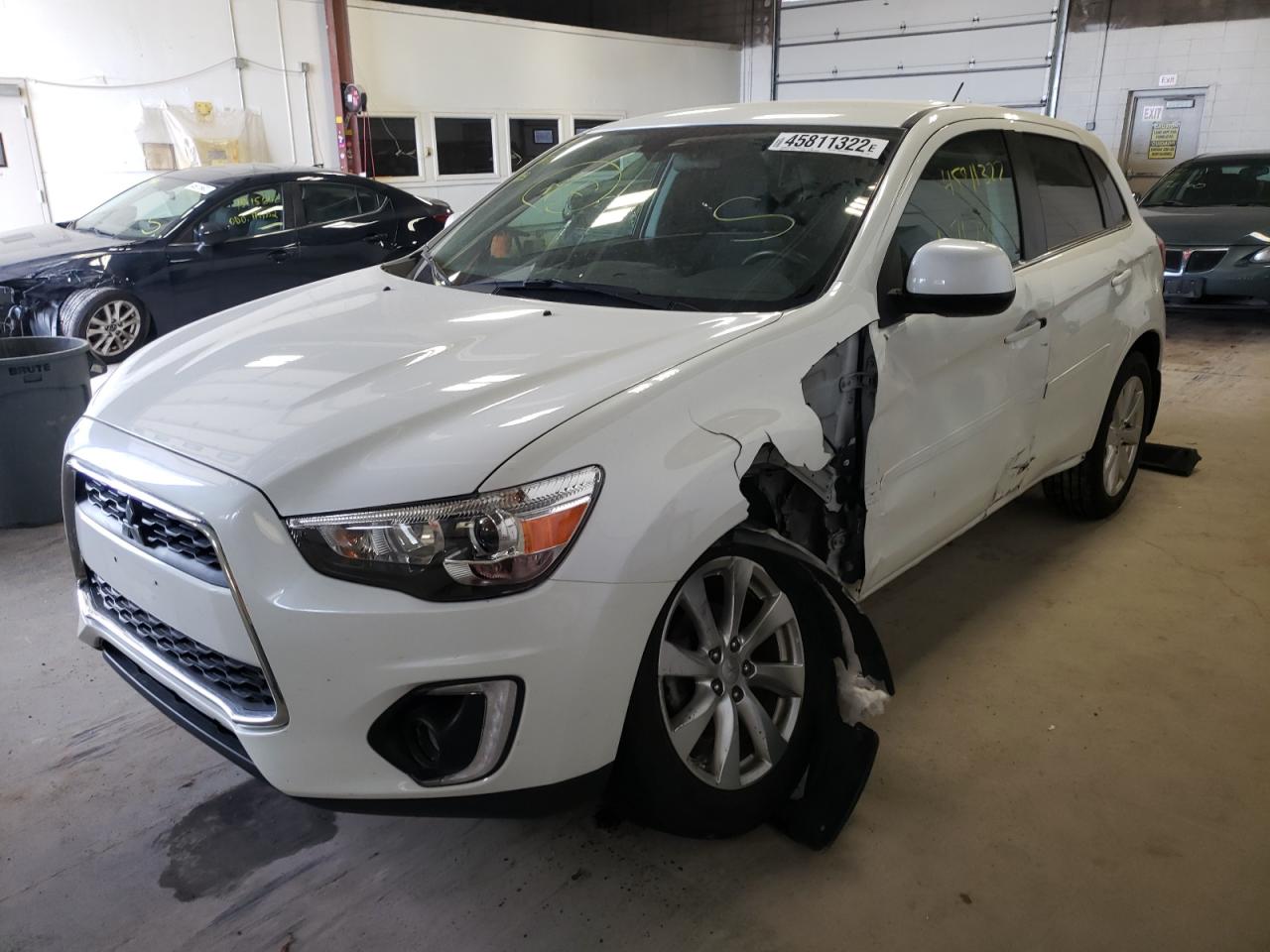 Photo 2 from auction – 2015 MITSUBISHI OUTLANDER with VIN 4A4AR4AU8FE013764