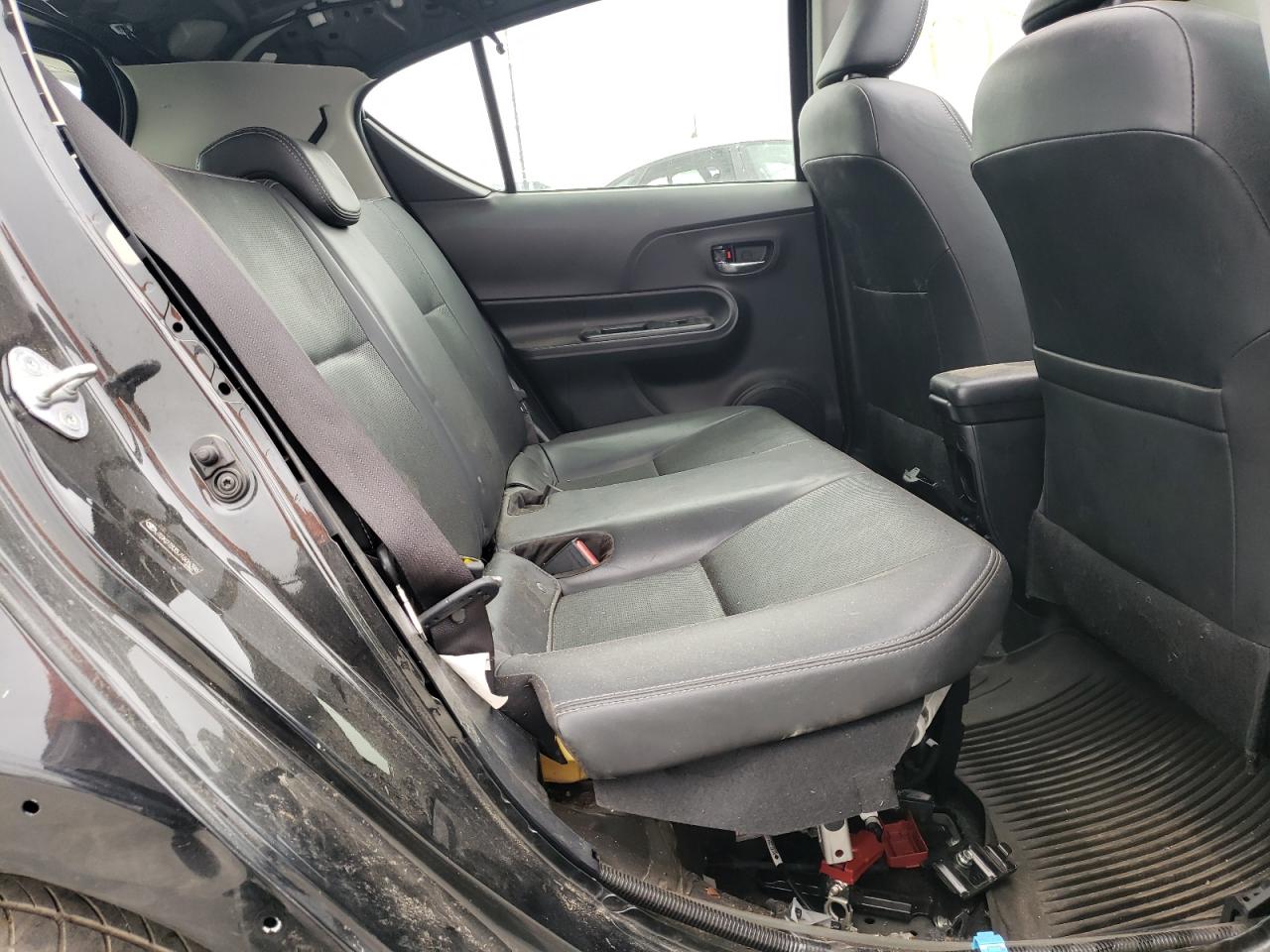 Photo 6 from auction – 2018 TOYOTA PRIUS C with VIN JTDKDTB35J1606346
