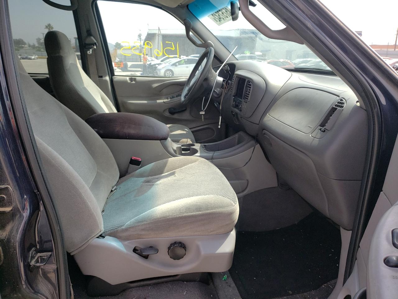 Photo 5 from auction – 2000 FORD EXPEDITION with VIN 1FMRU156XYLC17558