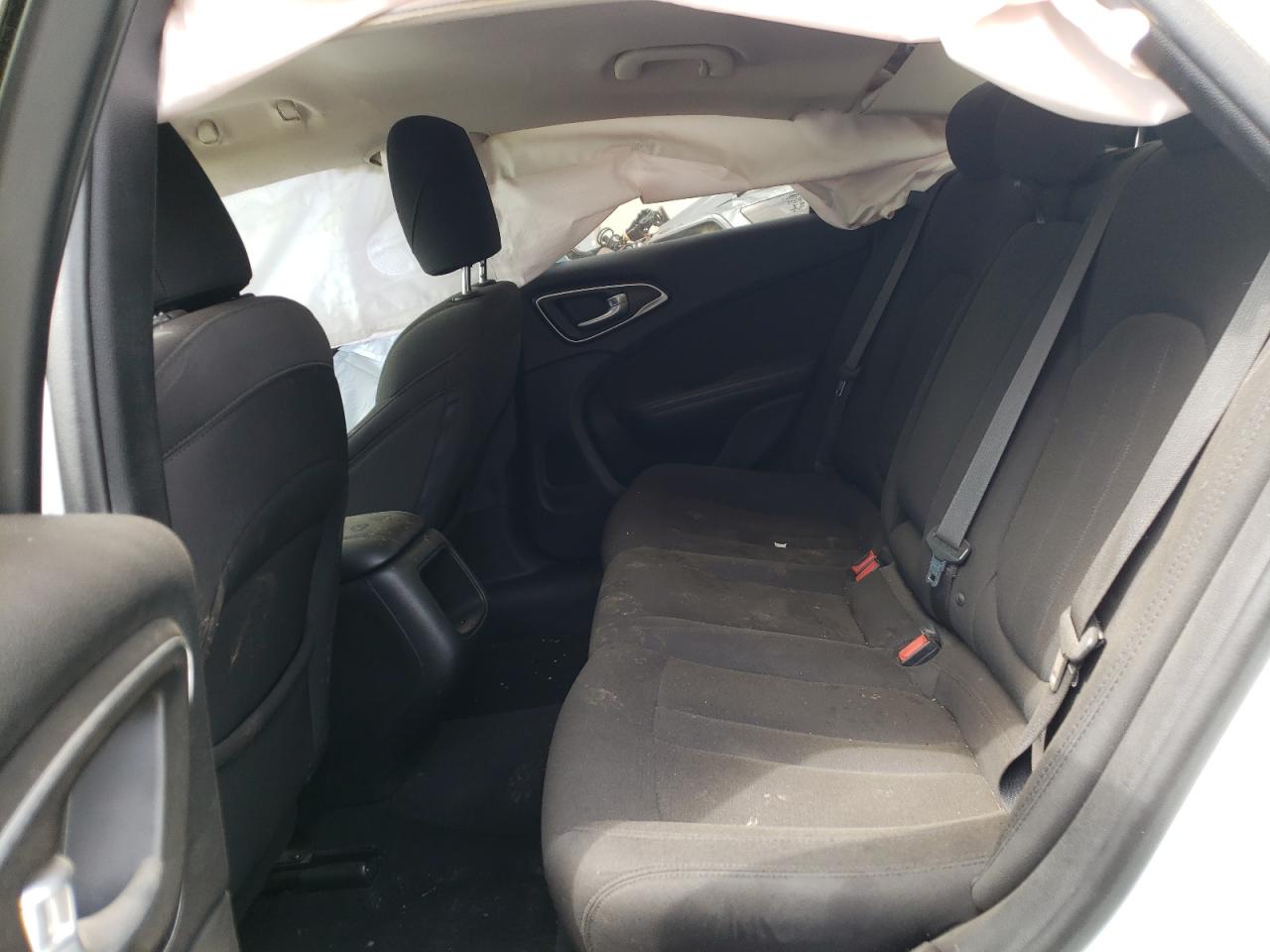 Photo 6 from auction – 2015 CHRYSLER 200 LIMITE with VIN 1C3CCCAB0FN675997