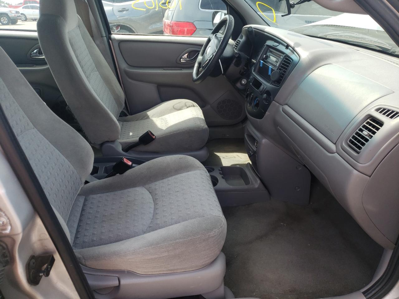Photo 5 from auction – 2001 MAZDA TRIBUTE DX with VIN 4F2YU07171KM04215